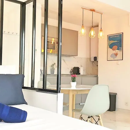 Notre Dame Apartment *